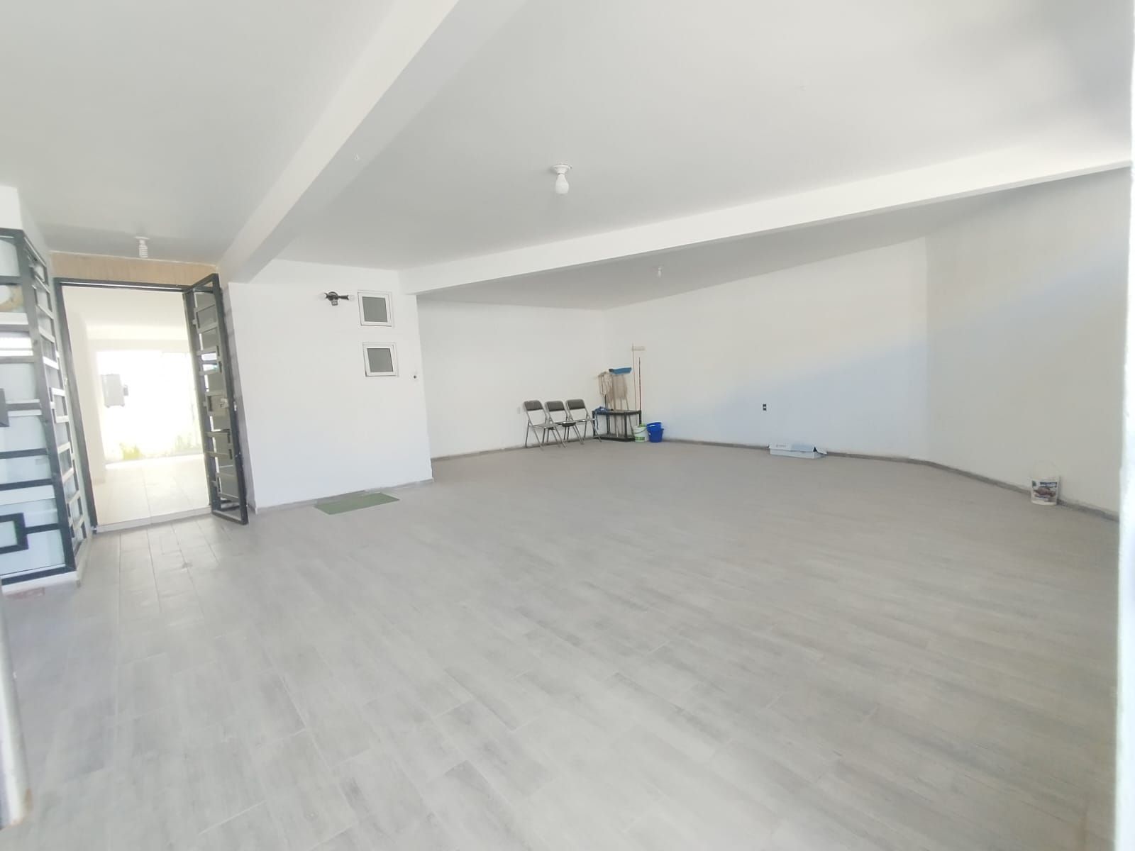 ?*SE RENTA CASA GRANDE AMUEBLADA EN SANTA BARBARA, CARRETERA 57*? *MUY CERCA DE LA ZONA INDUSTRIAL Y ESCUELAS*.