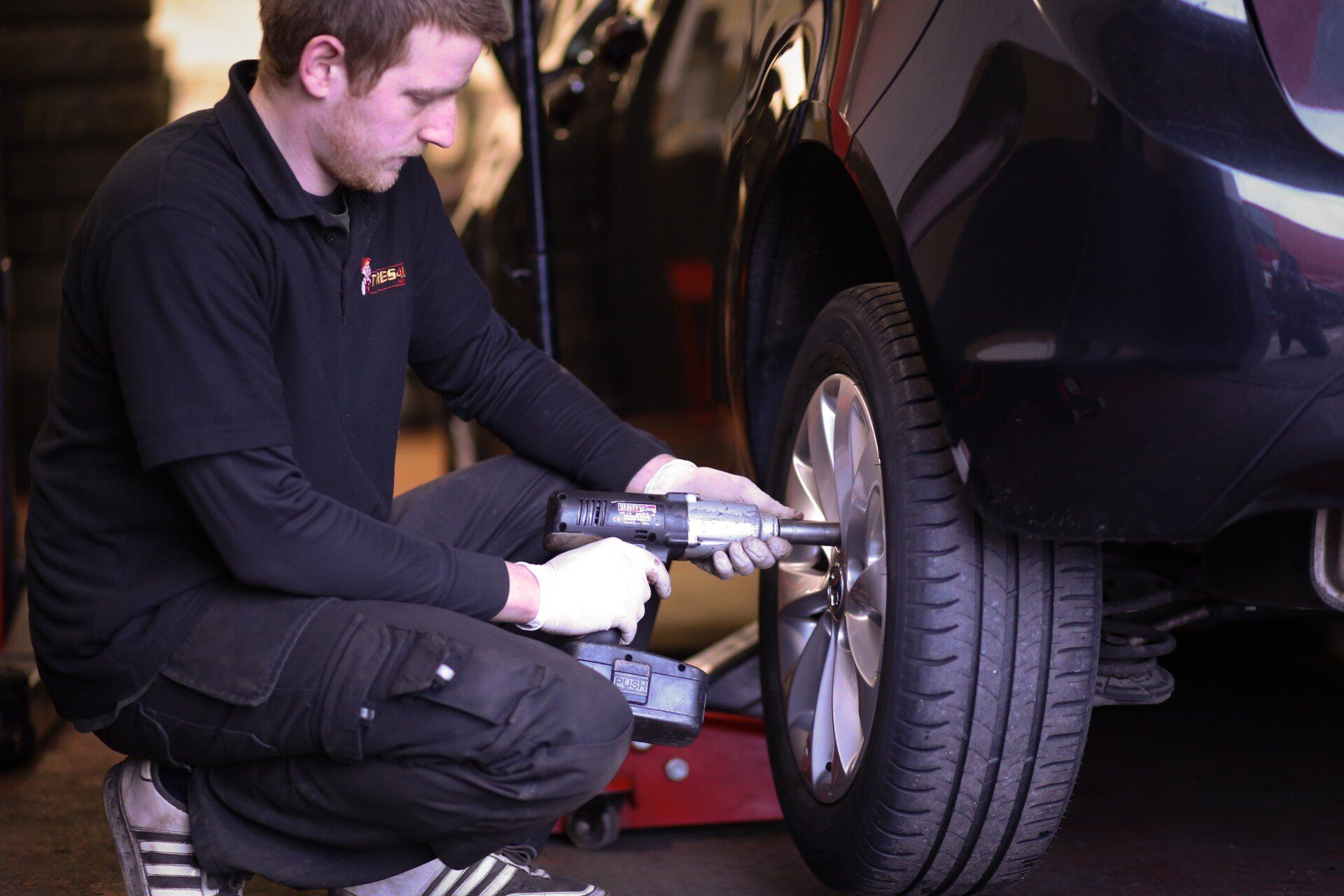 Tyre fixing