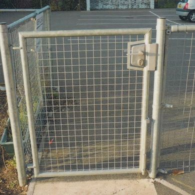 metal gate with lock