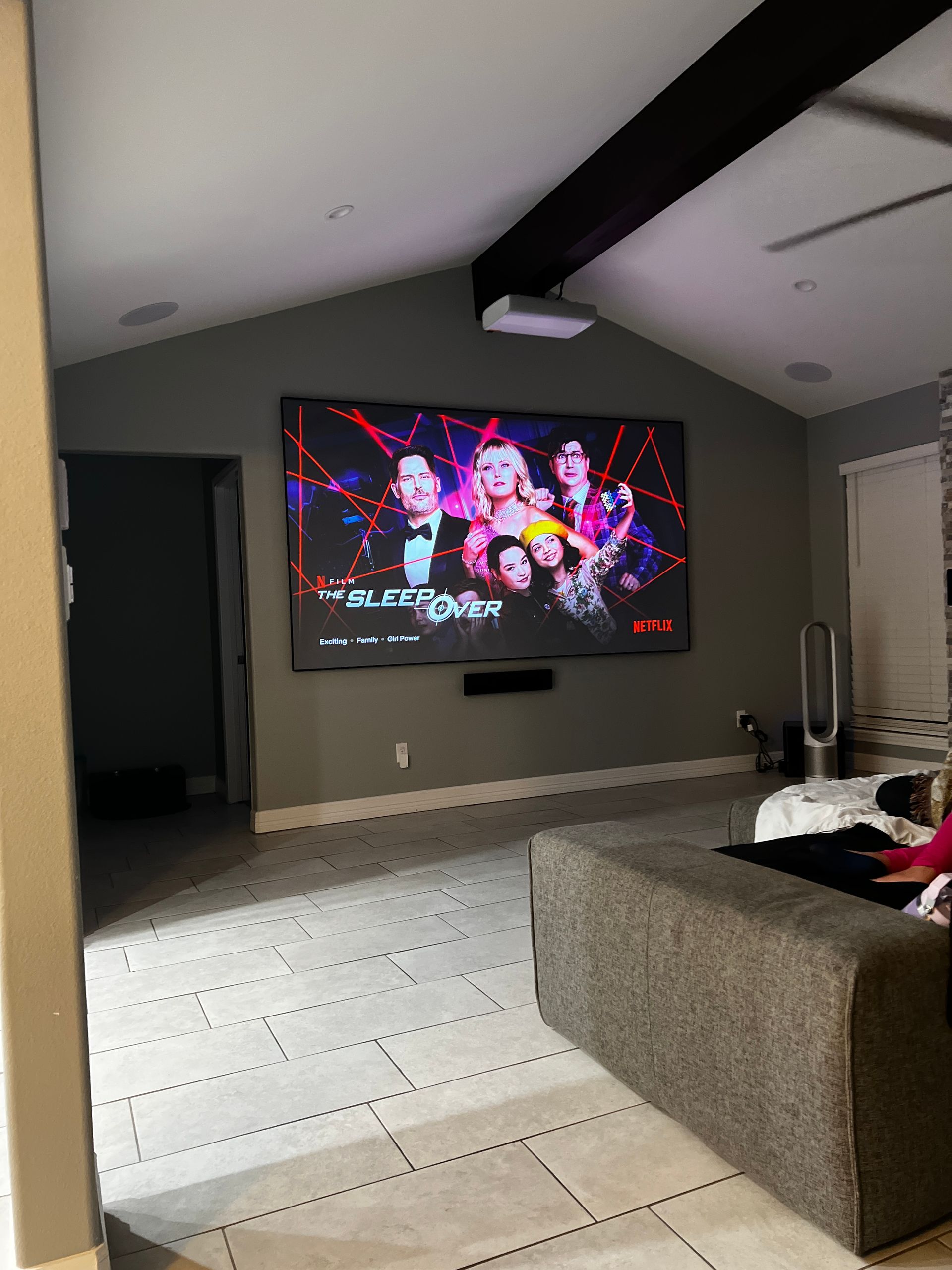 A living room with a flat screen tv on the wall