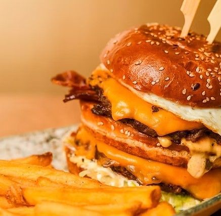 Hamburger s hranolkami