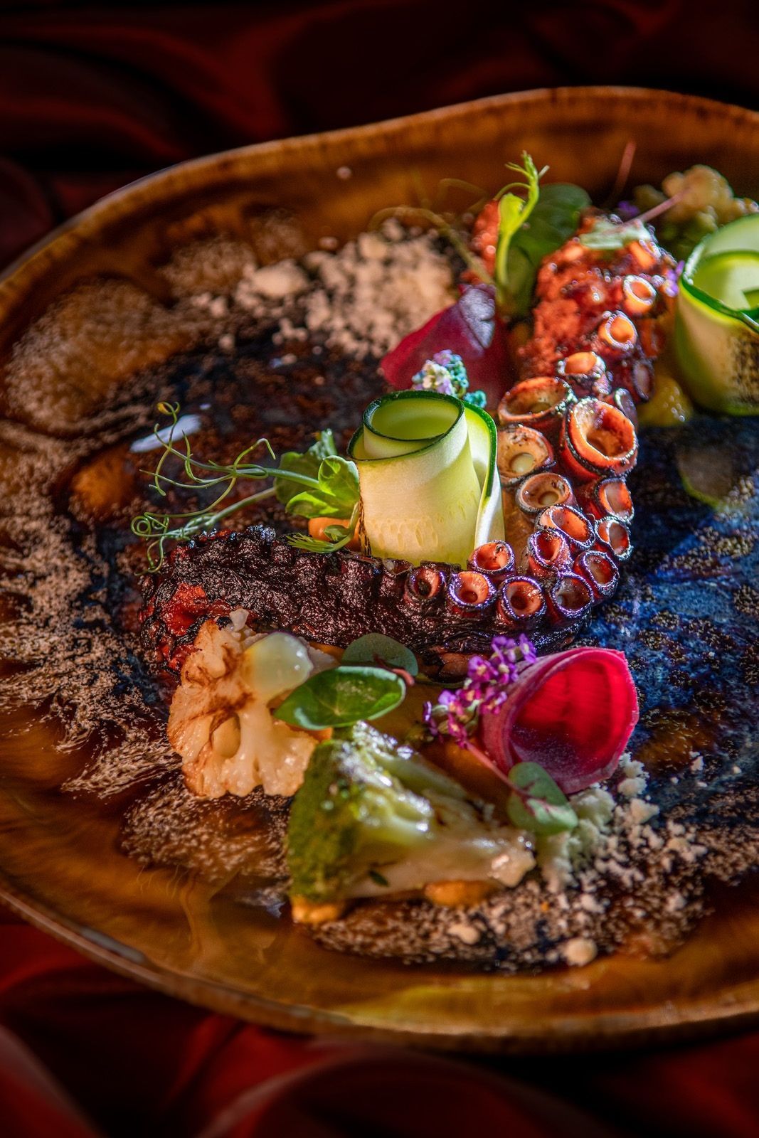 Naservírovaná chobotnica so zeleninou