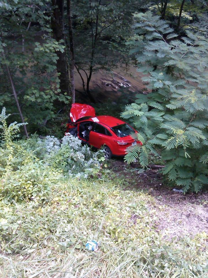 Red car fell on the clip — Pigeon Forge, TN — Carr's Auto Service