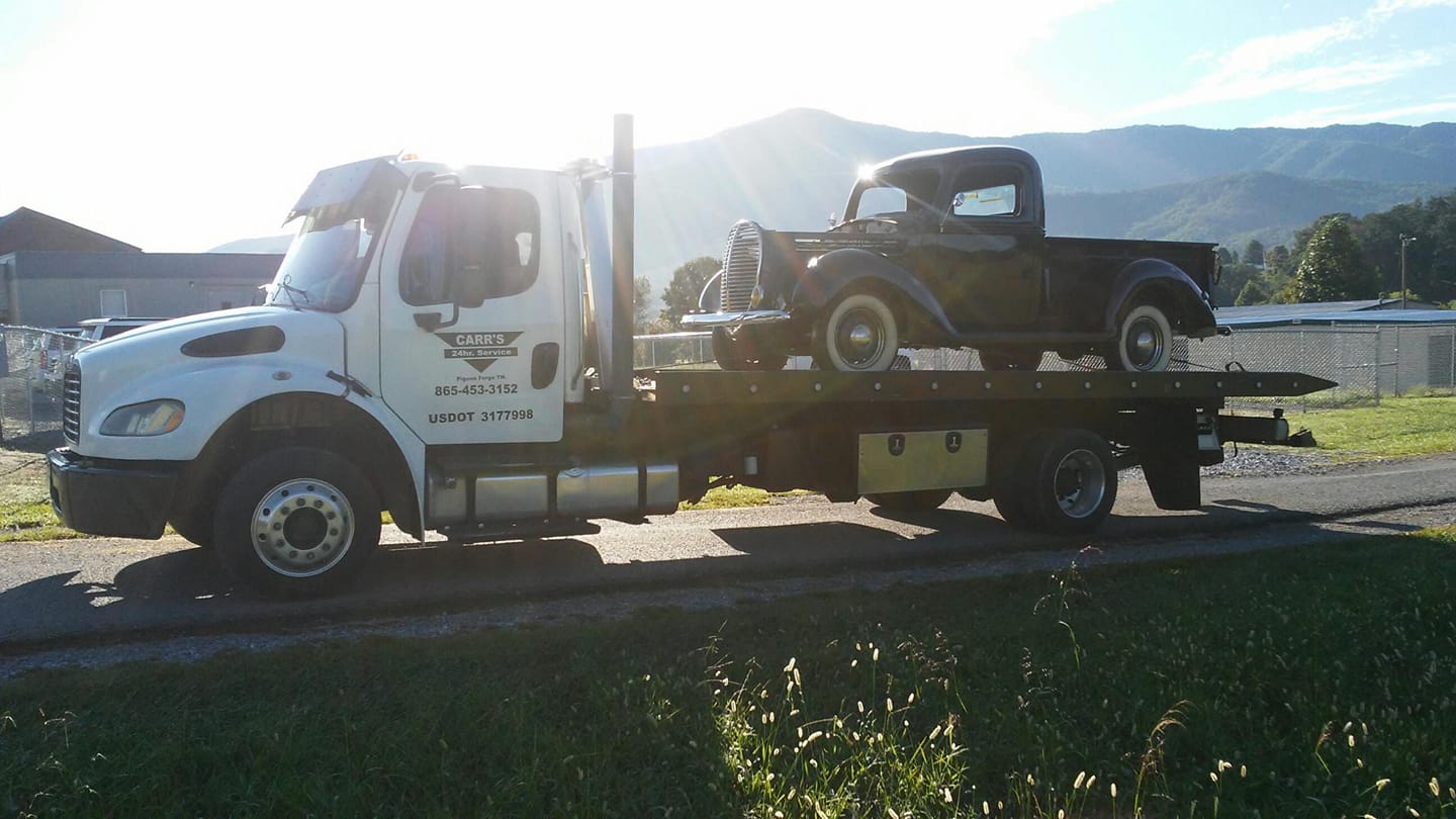 Carrs white tow truck — Pigeon Forge, TN — Carr's Auto Service