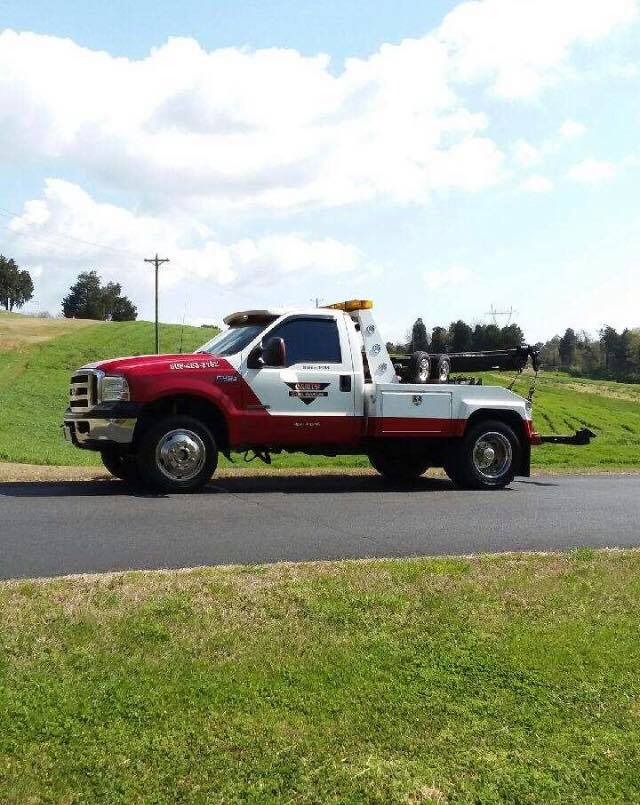 Carss tow truck — Pigeon Forge, TN — Carr's Auto Service