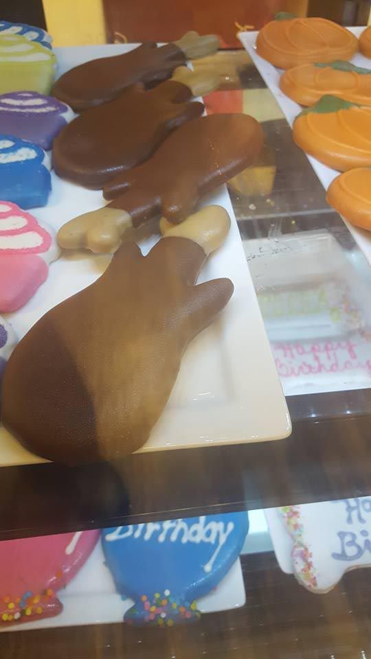 A display case filled with lots of different types of cookies.