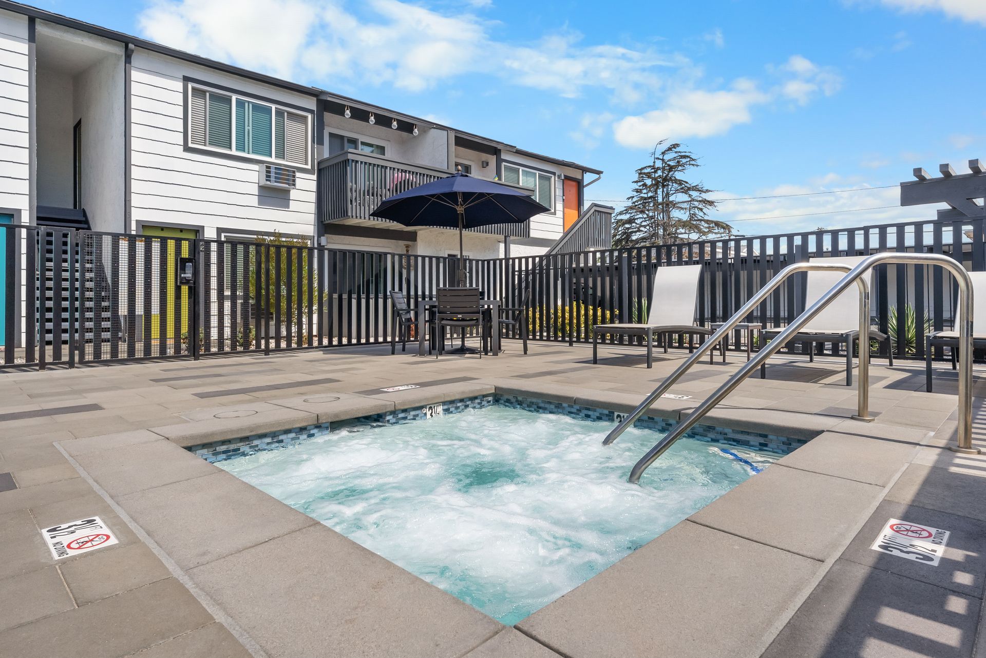 Sliding Photo Gallery Displaying Community Amenities - jacuzzi spa