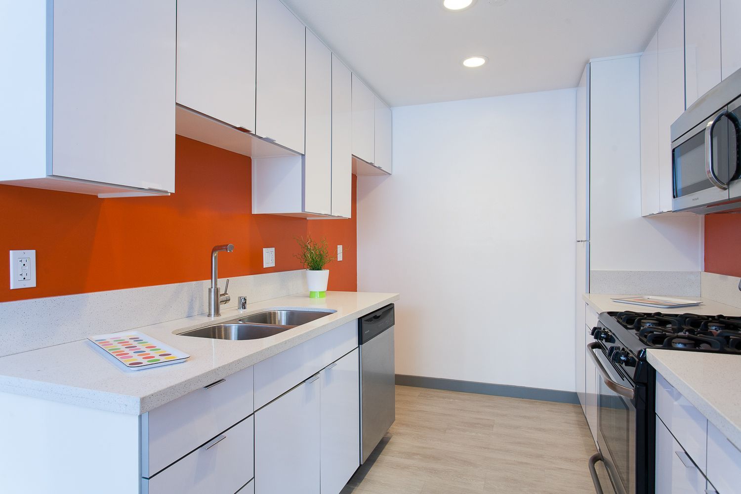 Sliding Photo Gallery Displaying Apartment Features - Kitchen #3