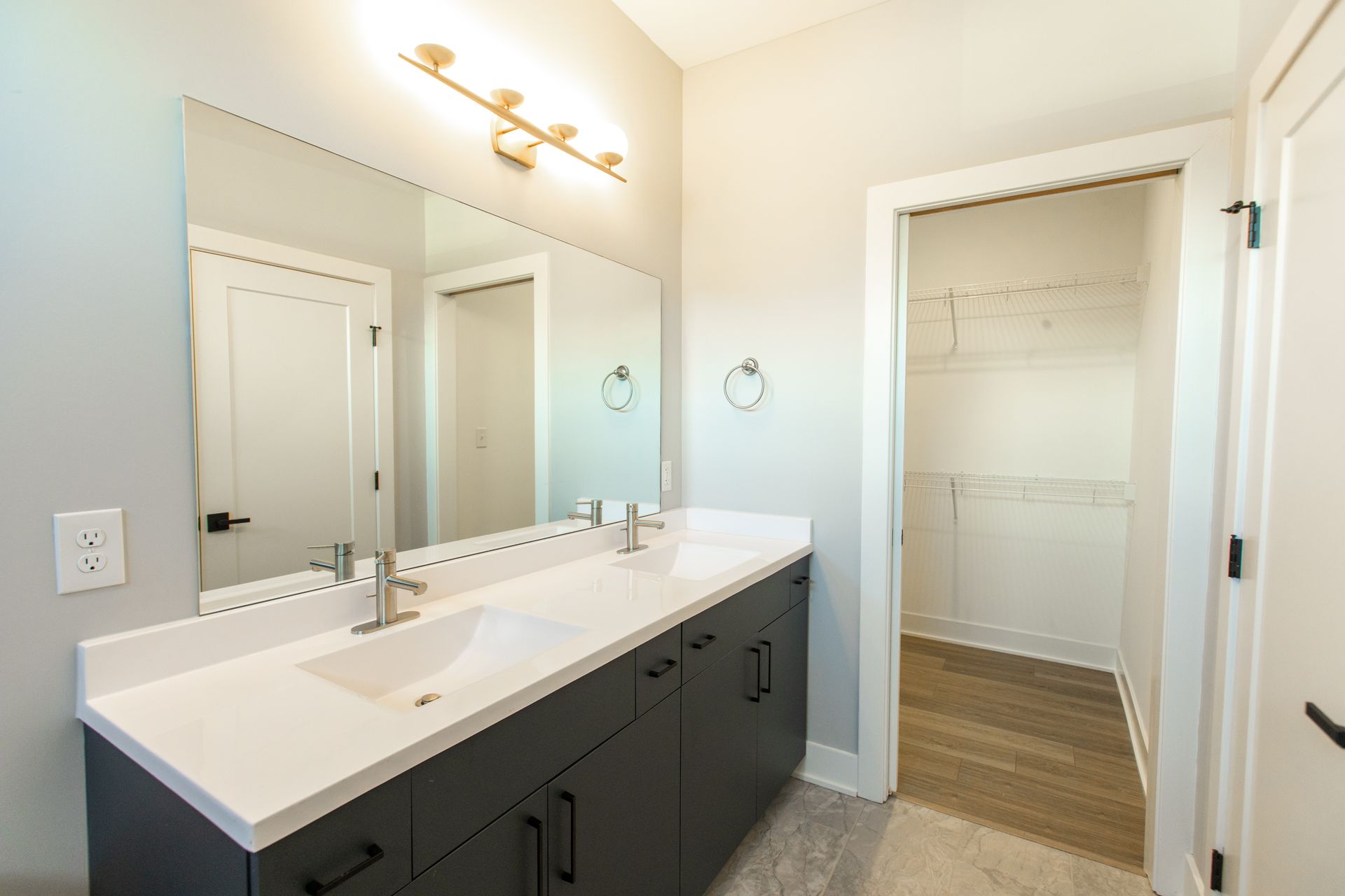 Bathroom double vanity sink