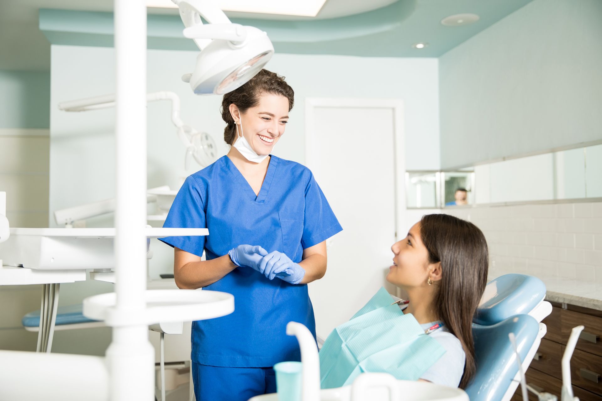 What does a cosmetic dentist do


