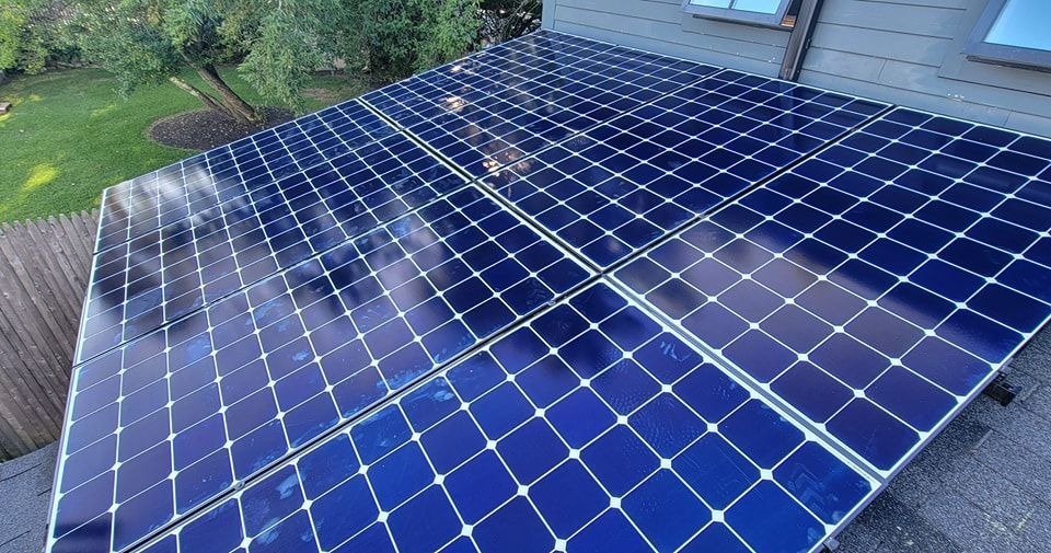 A bunch of solar panels are sitting on top of a roof.