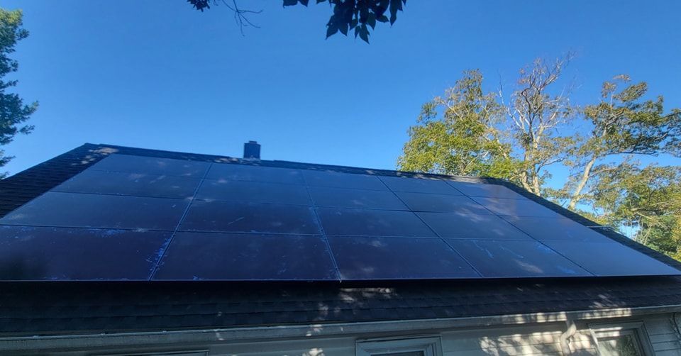 A roof with a lot of solar panels on it.