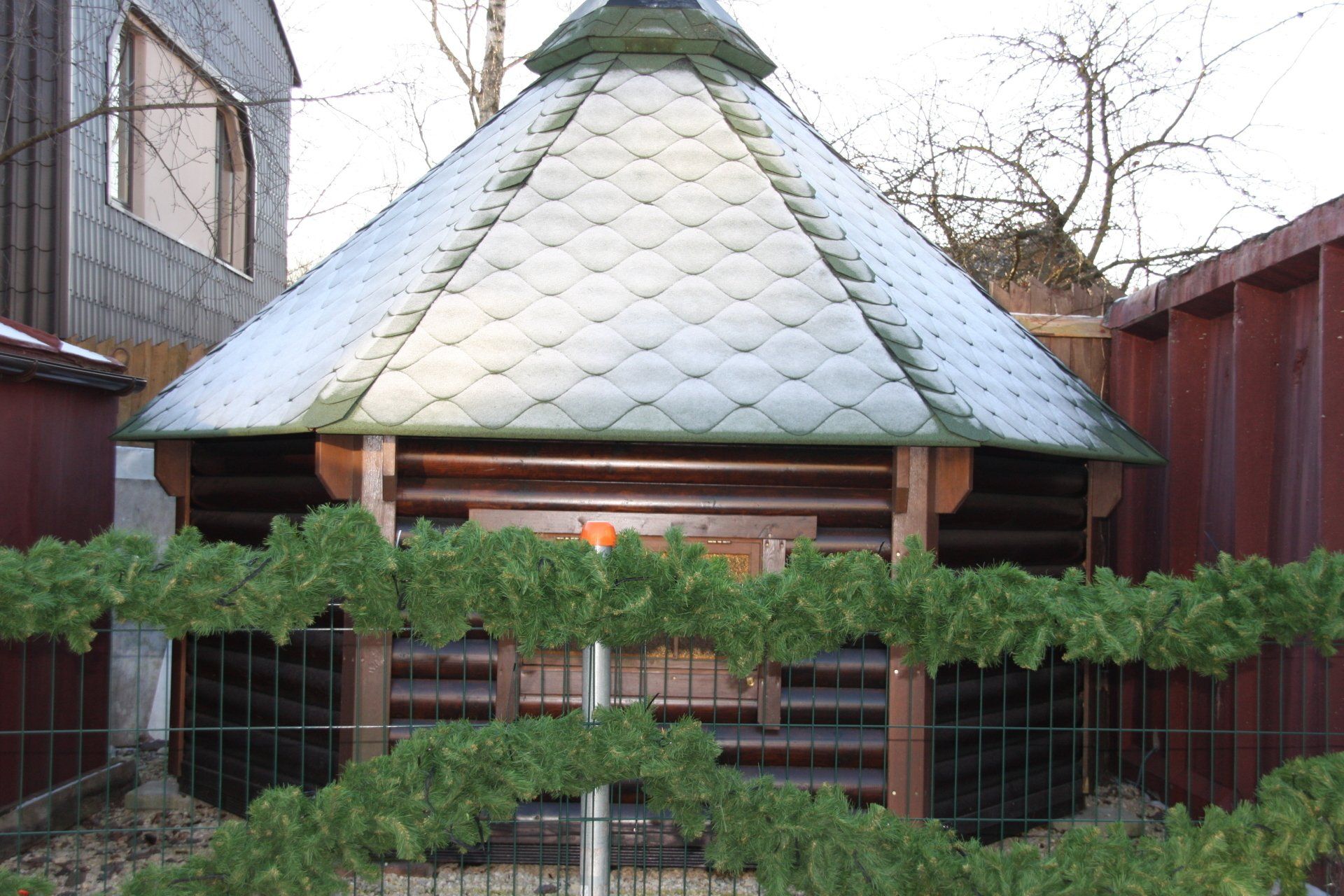 Atpūta, šašliku mājiņa, šašliks, draugi, atpūta, terase, grils, ogles, gaļa, kur uzcept gaļu, kur svinēt dzimšanas dienu, Šašliki, Šašliks