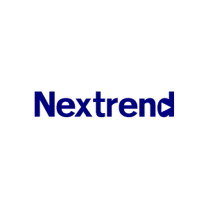 O logotipo da nexttrend é azul e branco em um fundo branco.