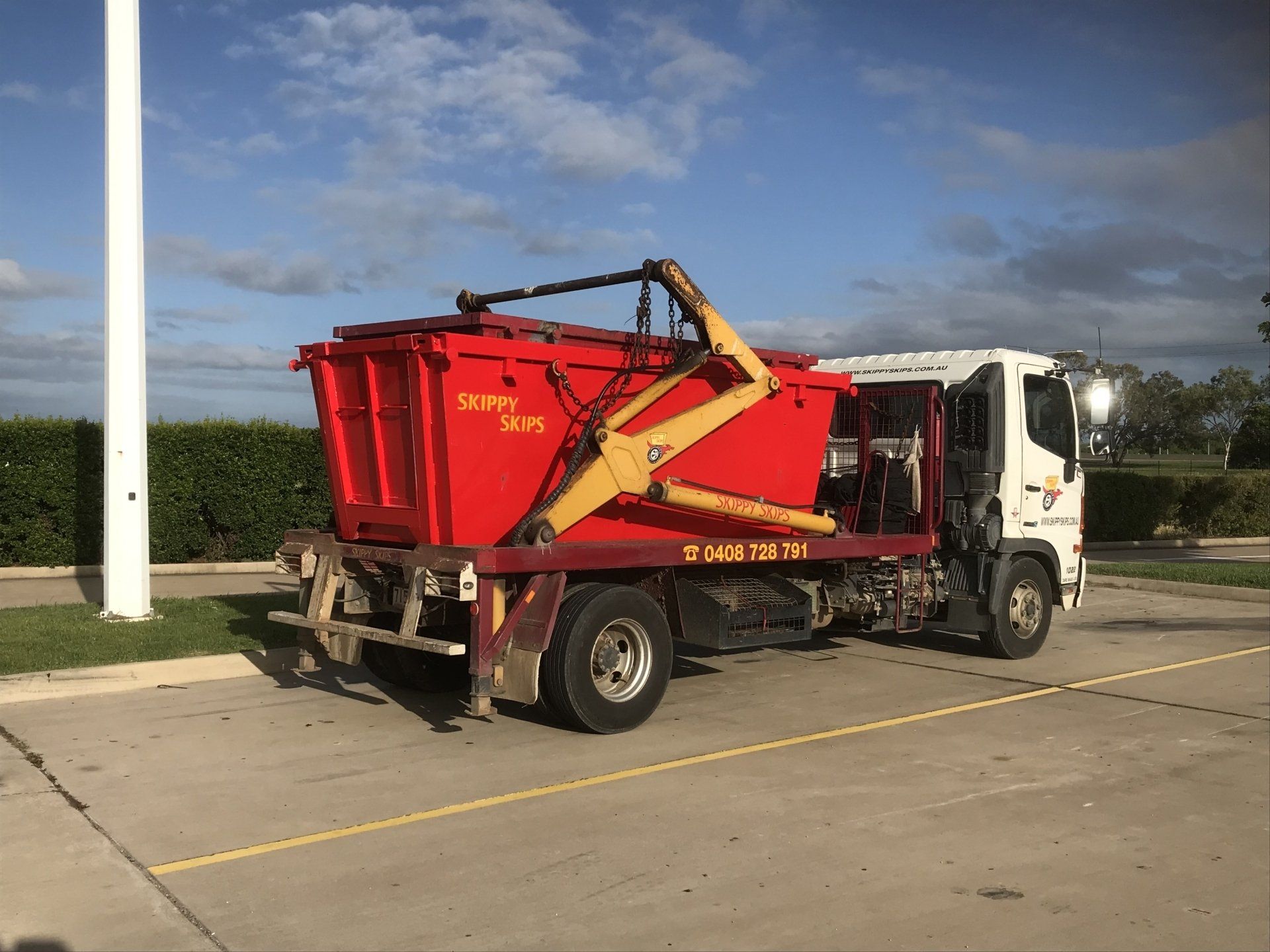 Hino Marrek Skip Rear Door