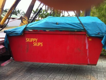 Skip Bin — Lifting Full Bin