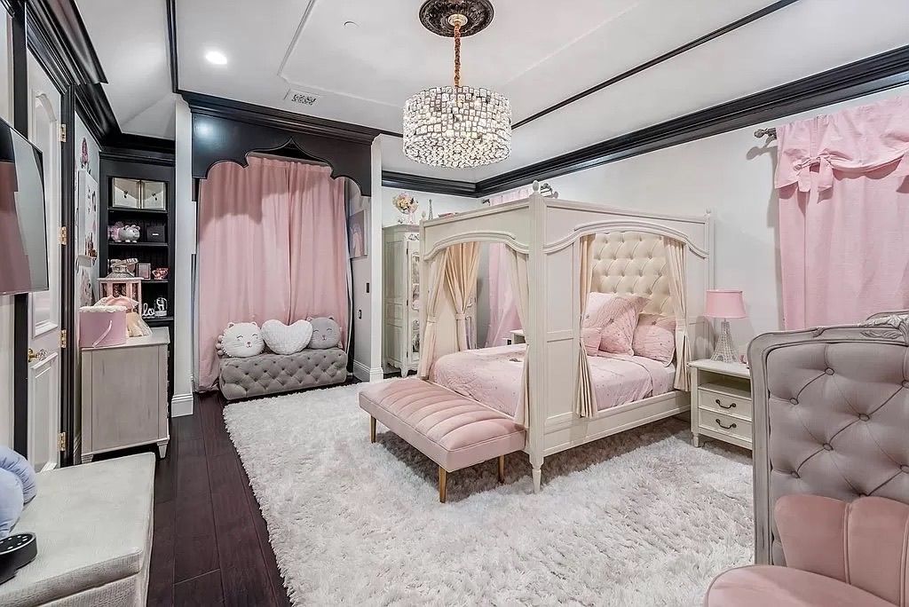 Traditional Style Estate