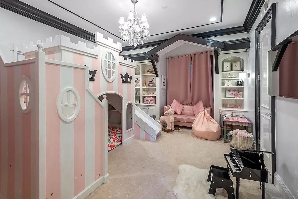 Traditional Style Estate