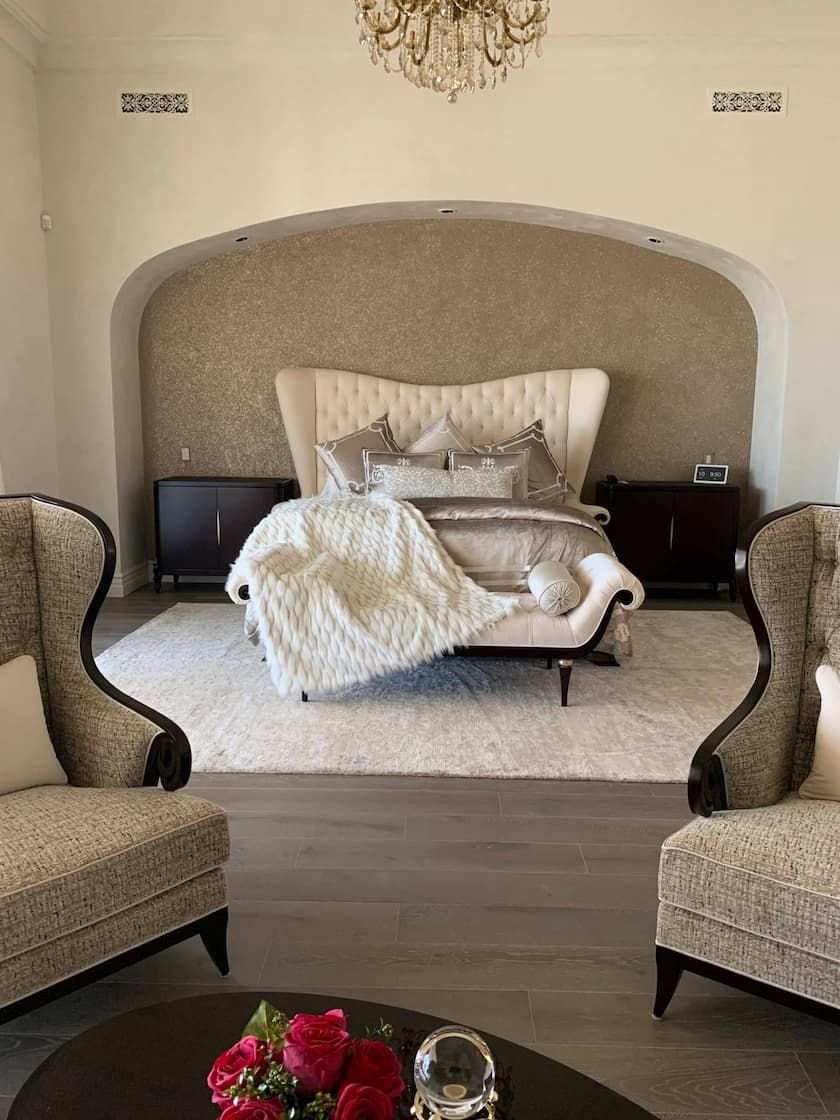 Gold sparkle bedroom arch Gold sparkle bedroom arch