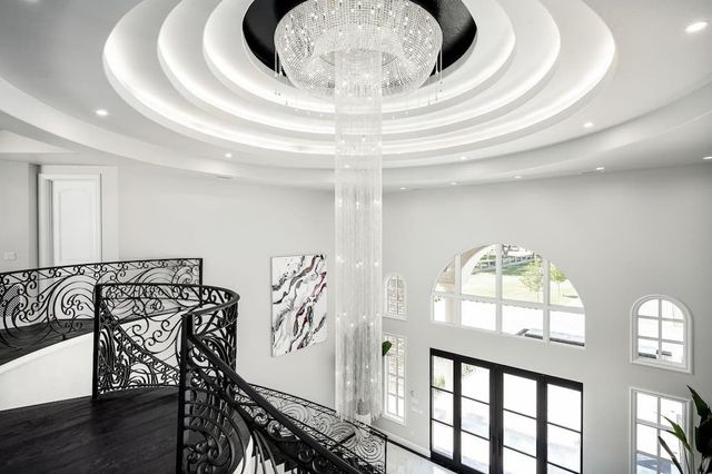 https://lirp.cdn-website.com/2c7353a2/dms3rep/multi/opt/statement%2Blighting%2Bin%2Bhigh-end%2Binterior-640w.jpg