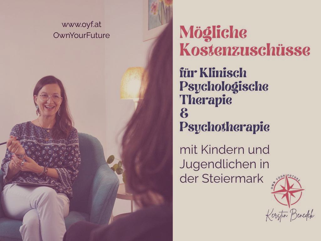 Frau lächelt während einer Beratung; daneben ein Text über mögliche Kostenzuschüsse für Therapien mit Kindern in der Steiermark.