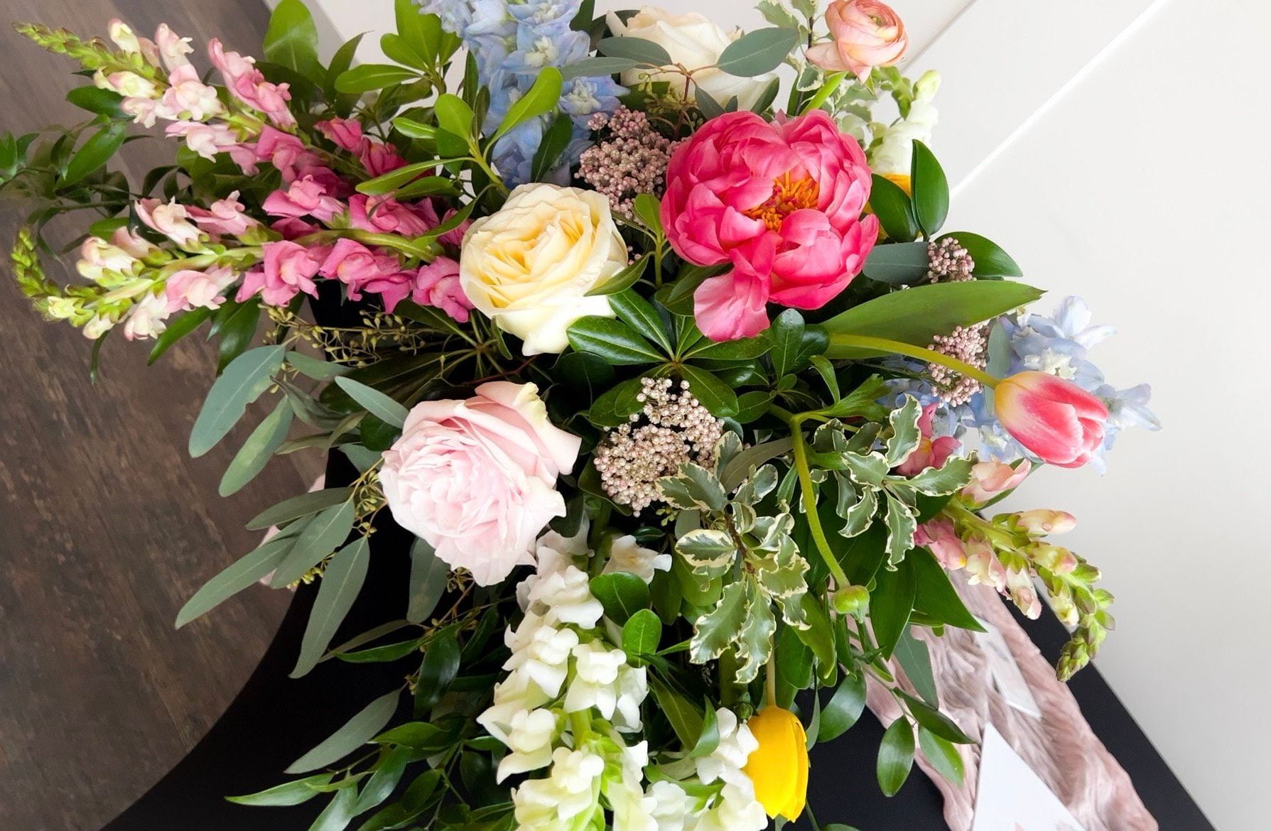 A bouquet of flowers is sitting on a table.