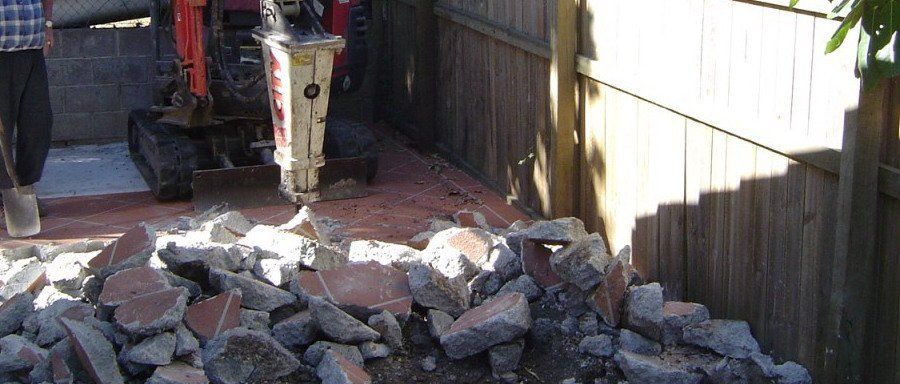 drill hammer truck breaking tiles