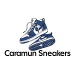 El logotipo de las zapatillas Caramun es un par de zapatillas azules y blancas.