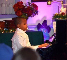 piano player