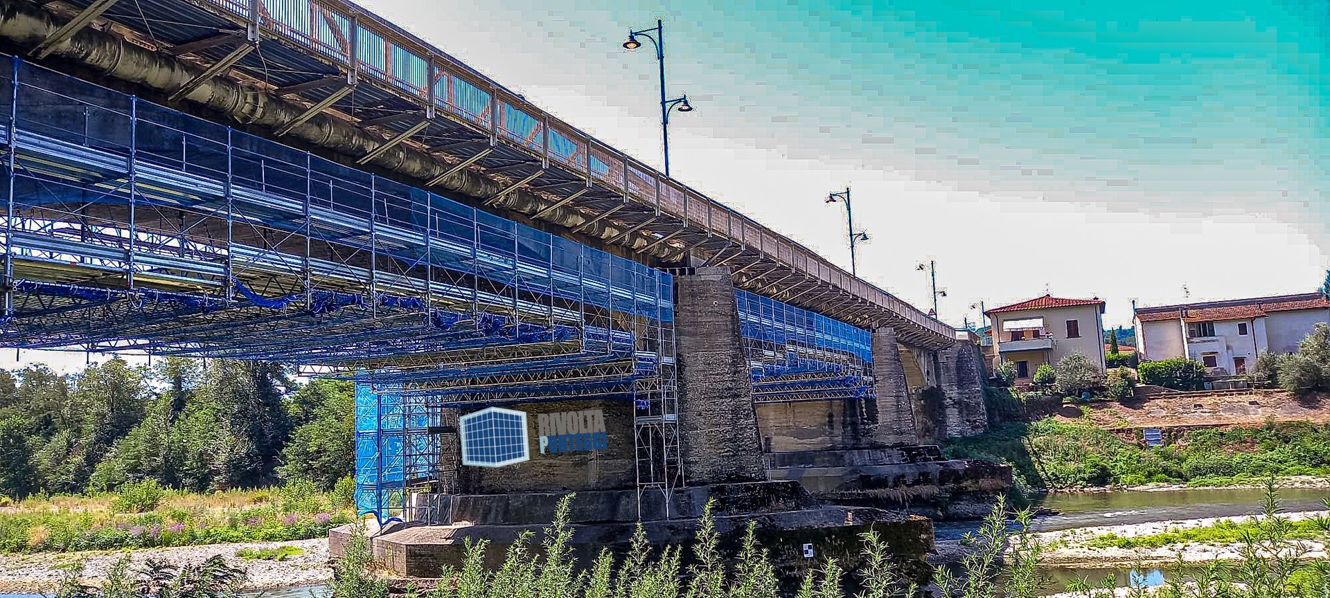 ponteggio sospeso per restauro ponte