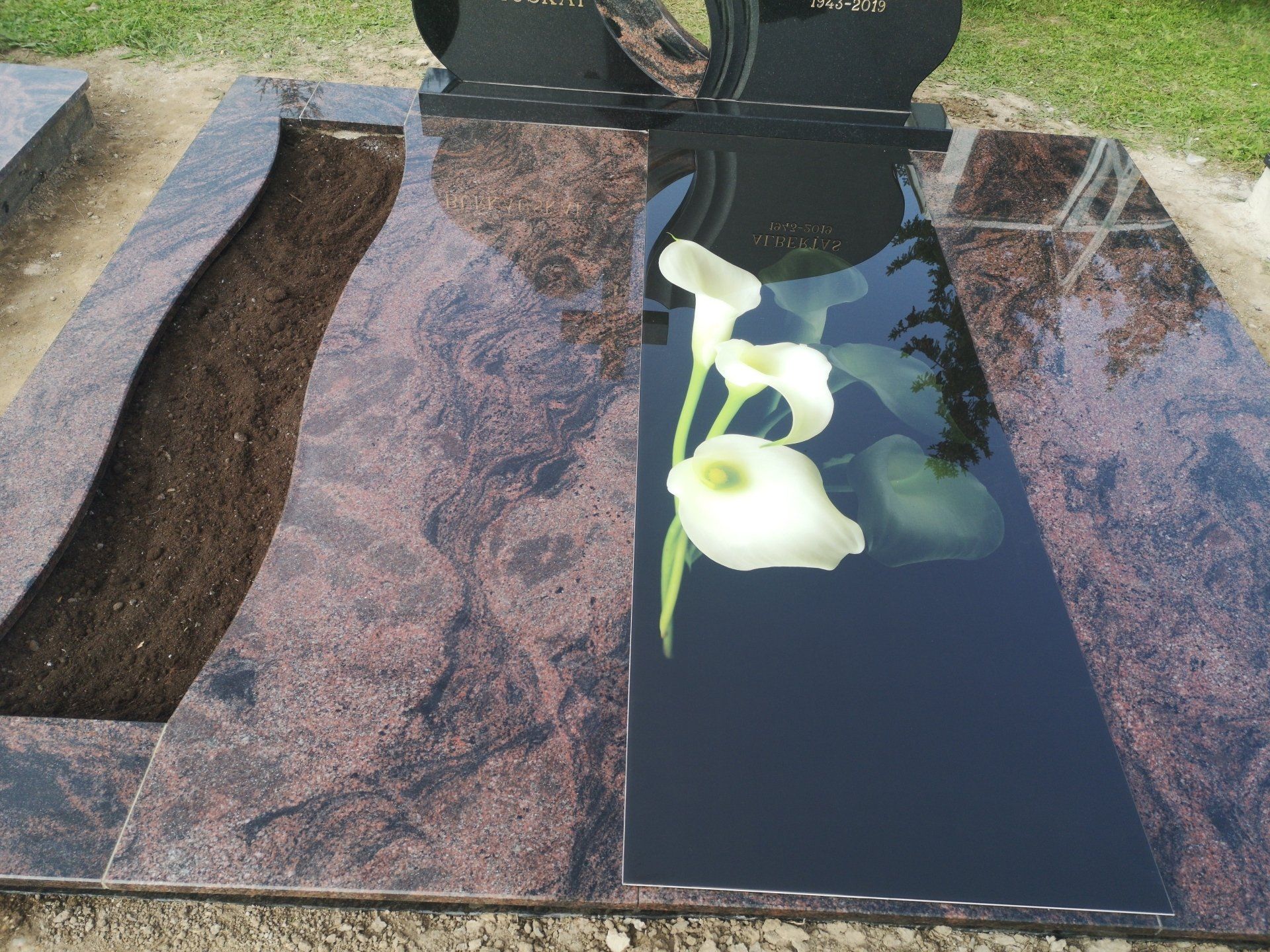 Akmenita, ĮI | kapų dengimas granito ir 3D stiklo plokštėmis