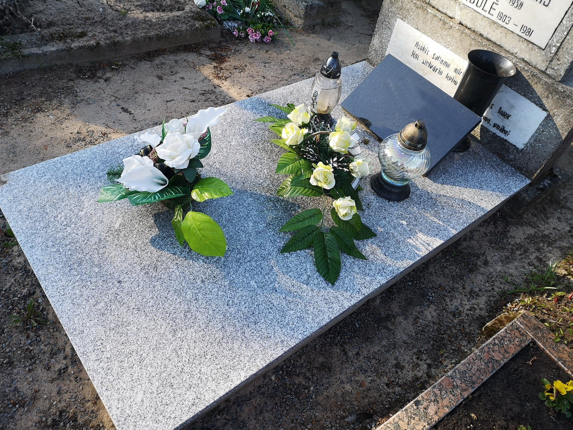 Akmenita, ĮI | kapų dengimas granito ir 3D stiklo plokštėmis