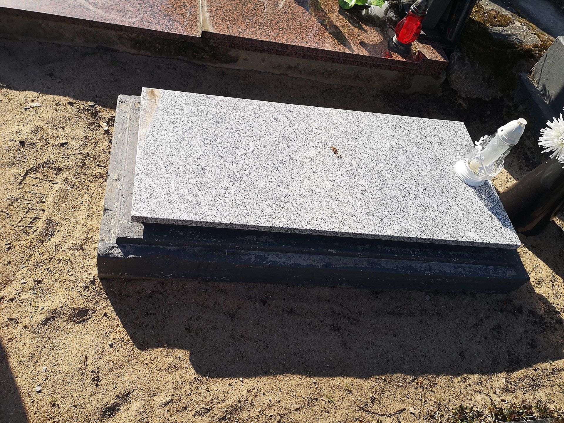 Akmenita, ĮI | kapų dengimas granito ir 3D stiklo plokštėmis