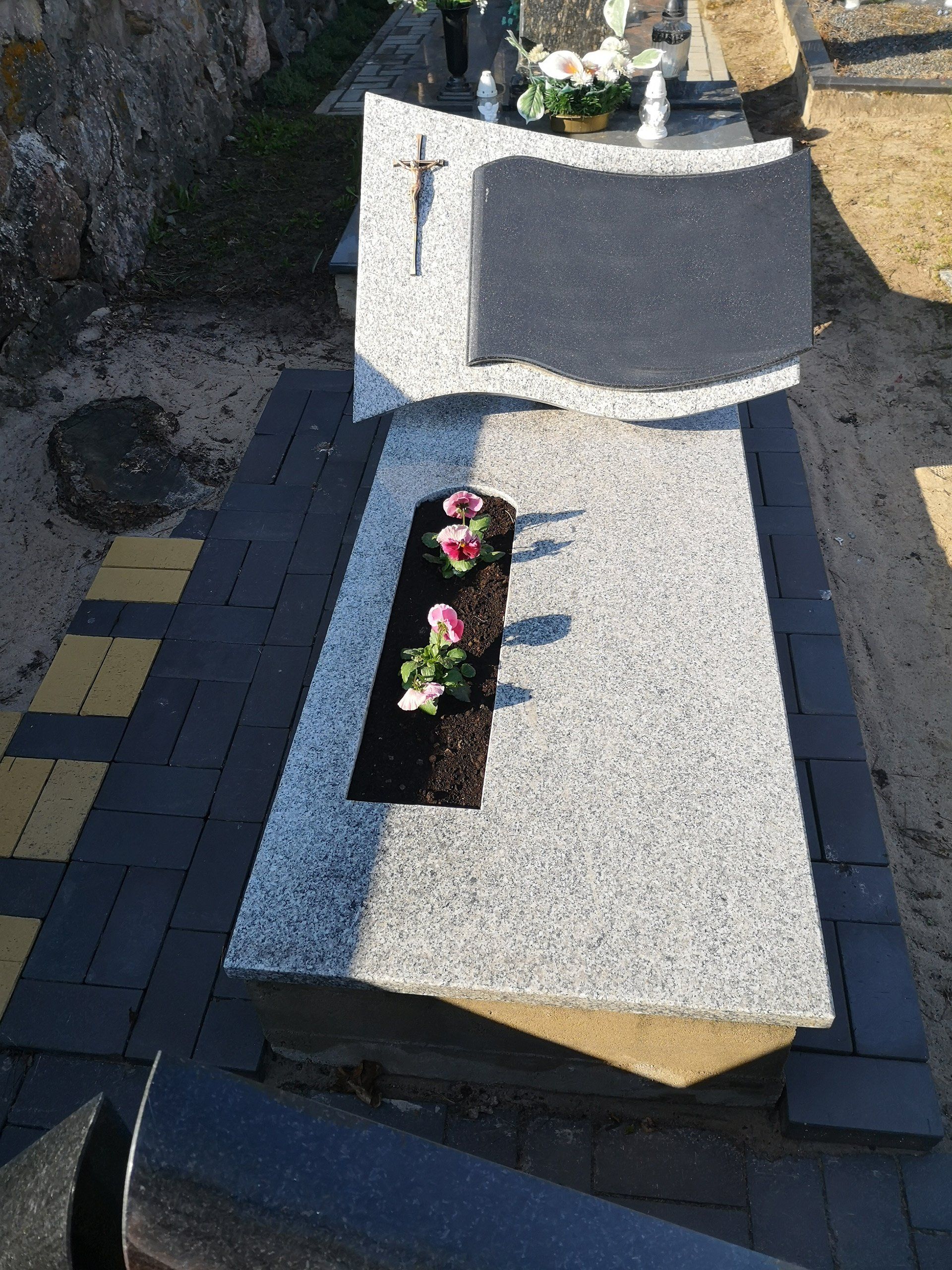 Akmenita, ĮI | kapų dengimas granito ir 3D stiklo plokštėmis