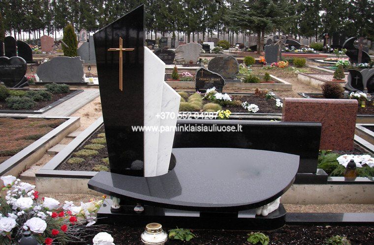 Akmenita, ĮI | 2 dalių paminklai