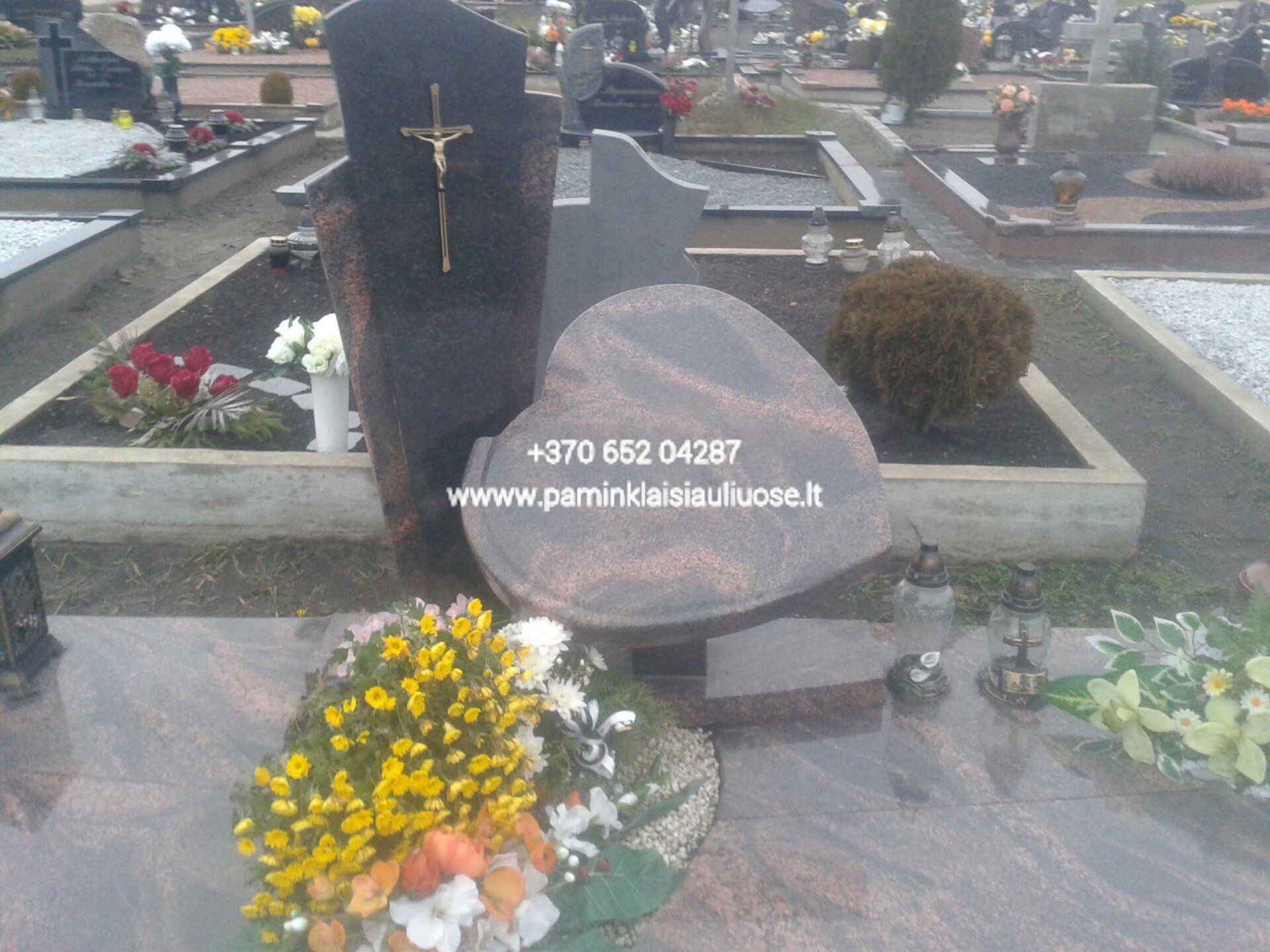 Akmenita, ĮI | 2 dalių paminklai