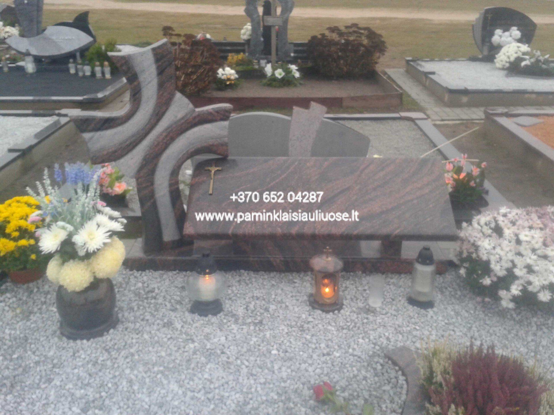 Akmenita, ĮI | 2 dalių paminklai