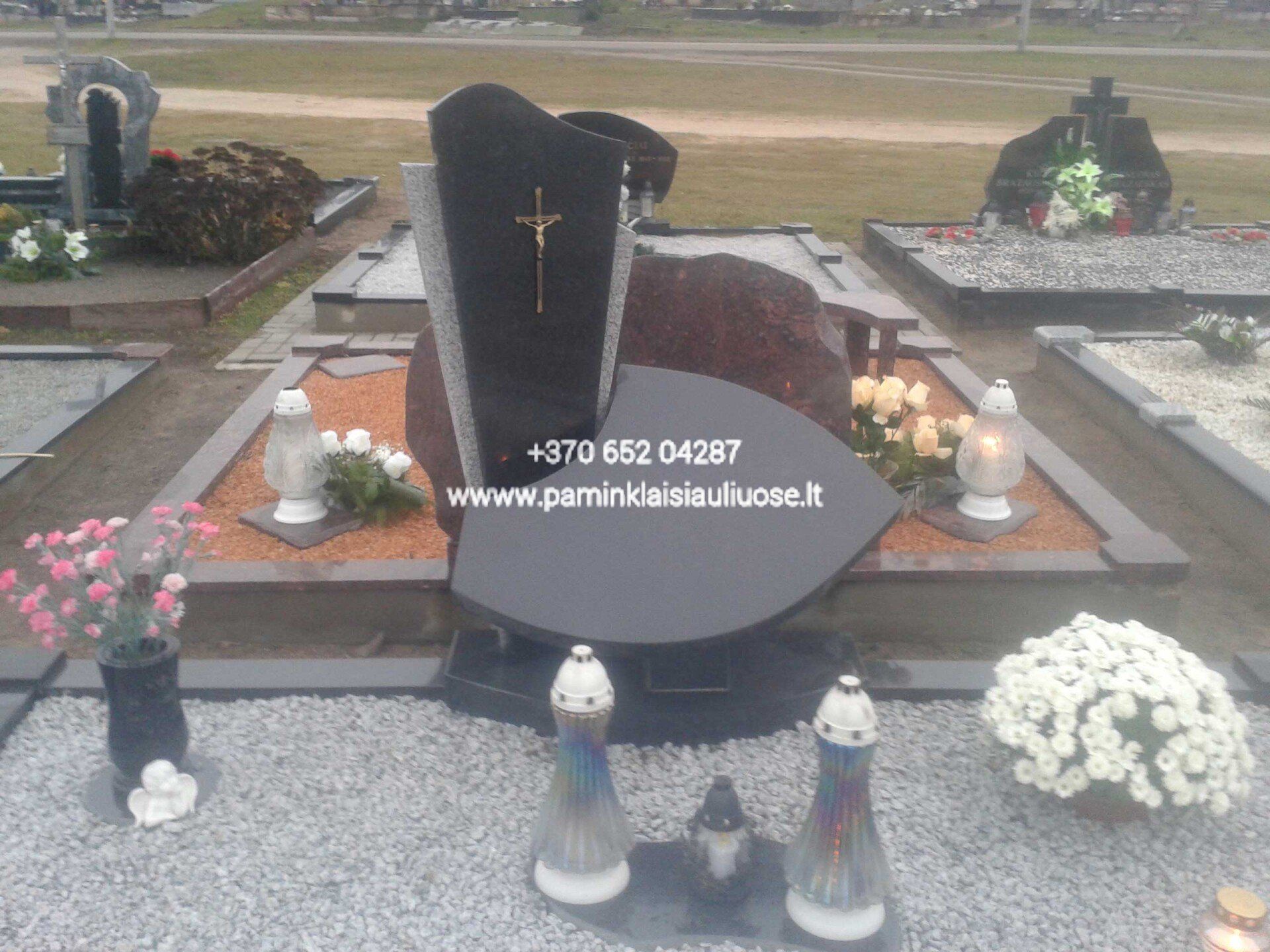 Akmenita, ĮI | 2 dalių paminklai