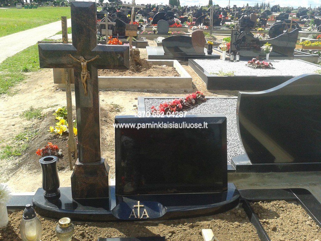 Akmenita, ĮI | 2 dalių paminklai