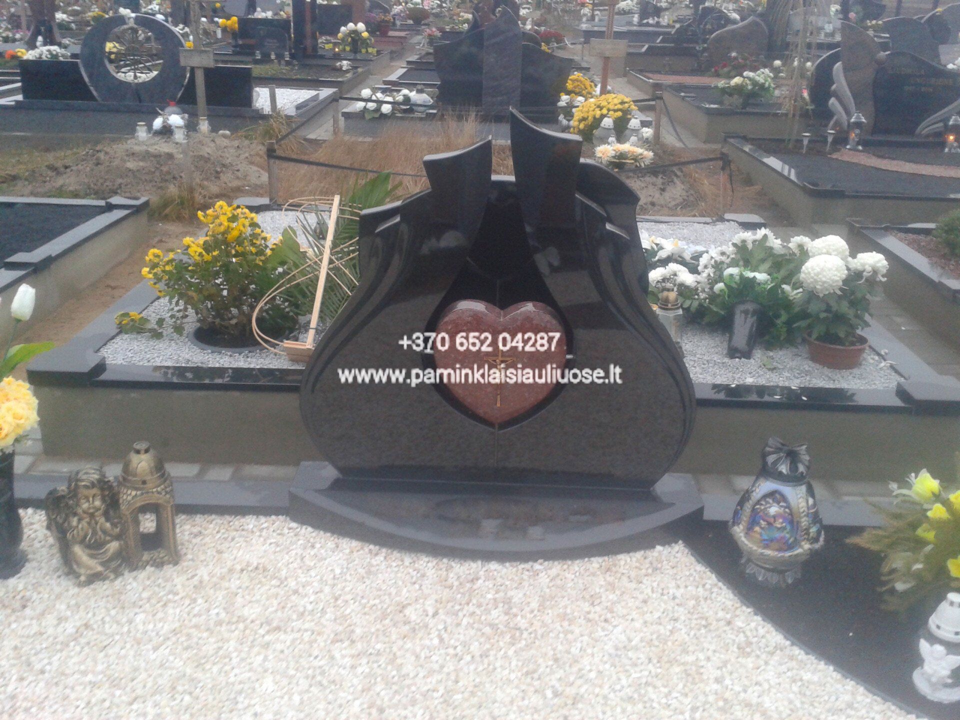 Akmenita, ĮI | 2 dalių paminklai