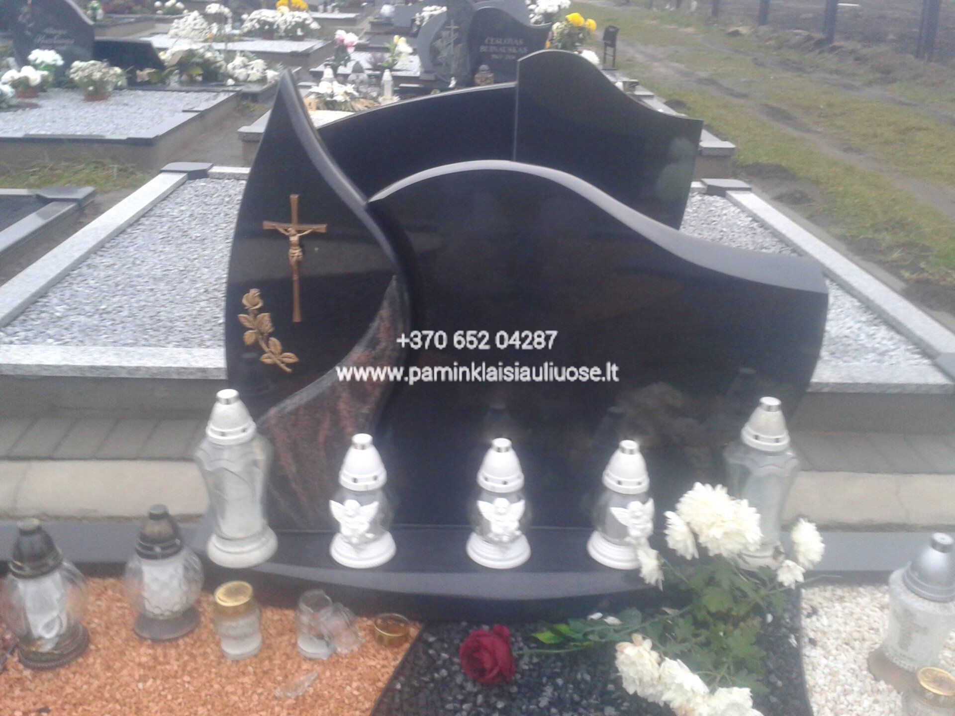 Akmenita, ĮI | 2 dalių paminklai