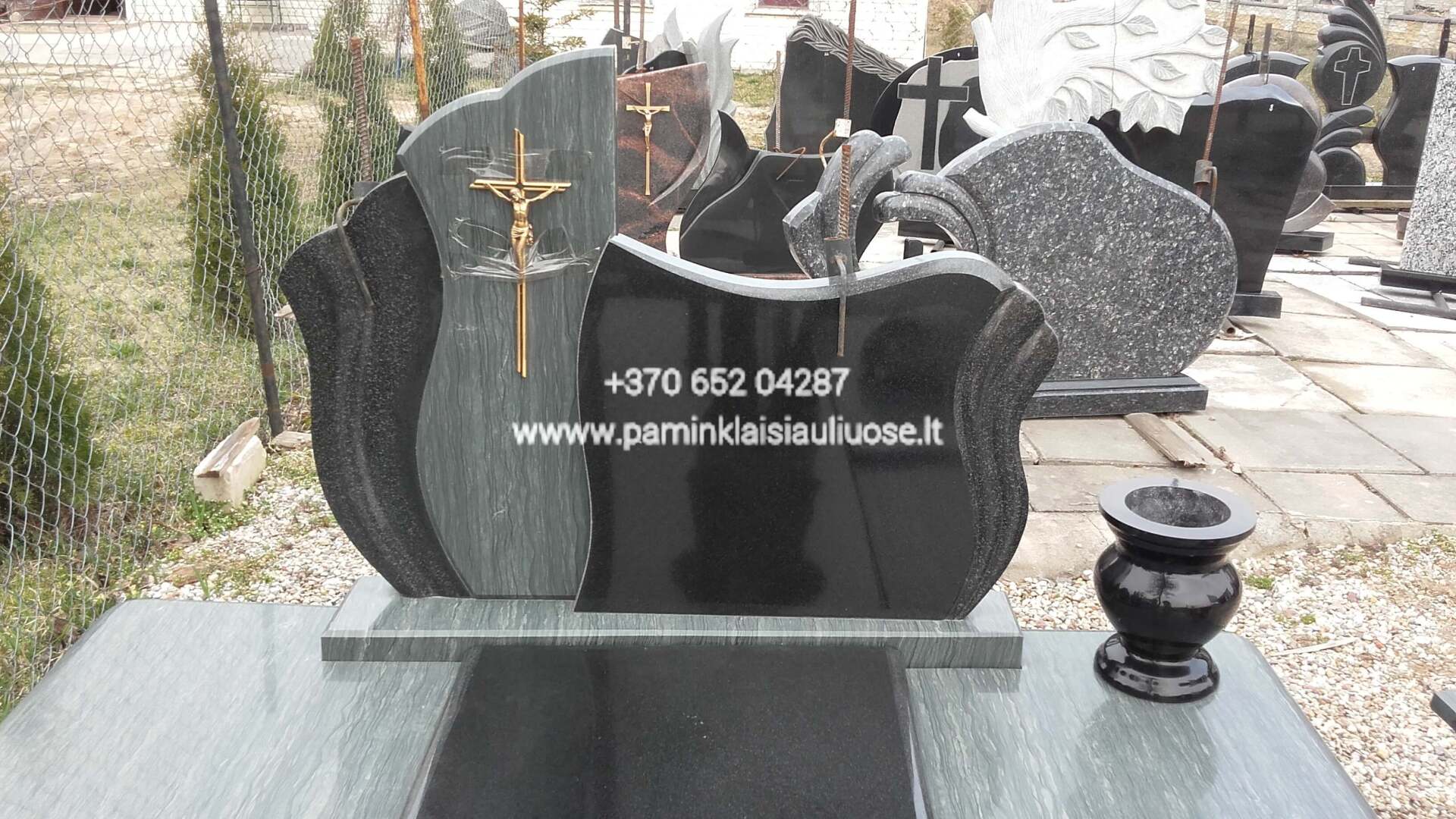 Akmenita, ĮI | 2 dalių paminklai