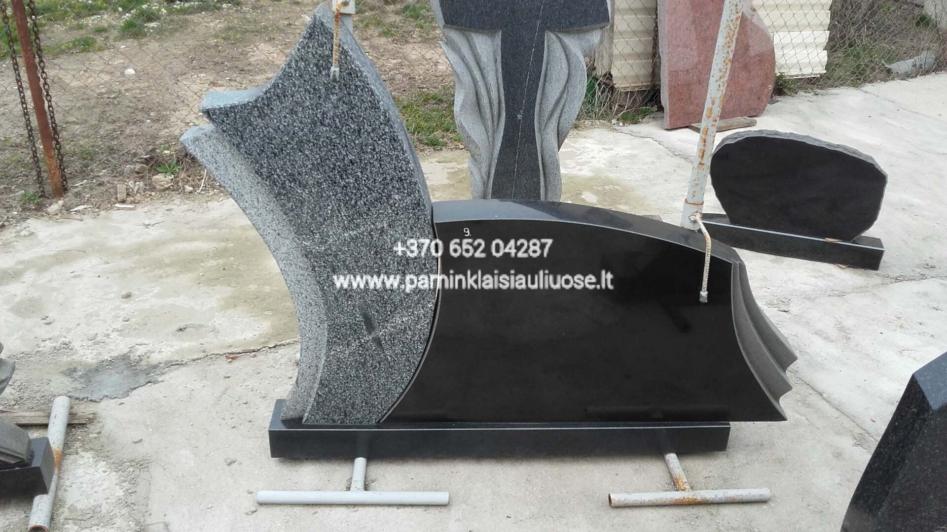 Akmenita, ĮI | 2 dalių paminklai