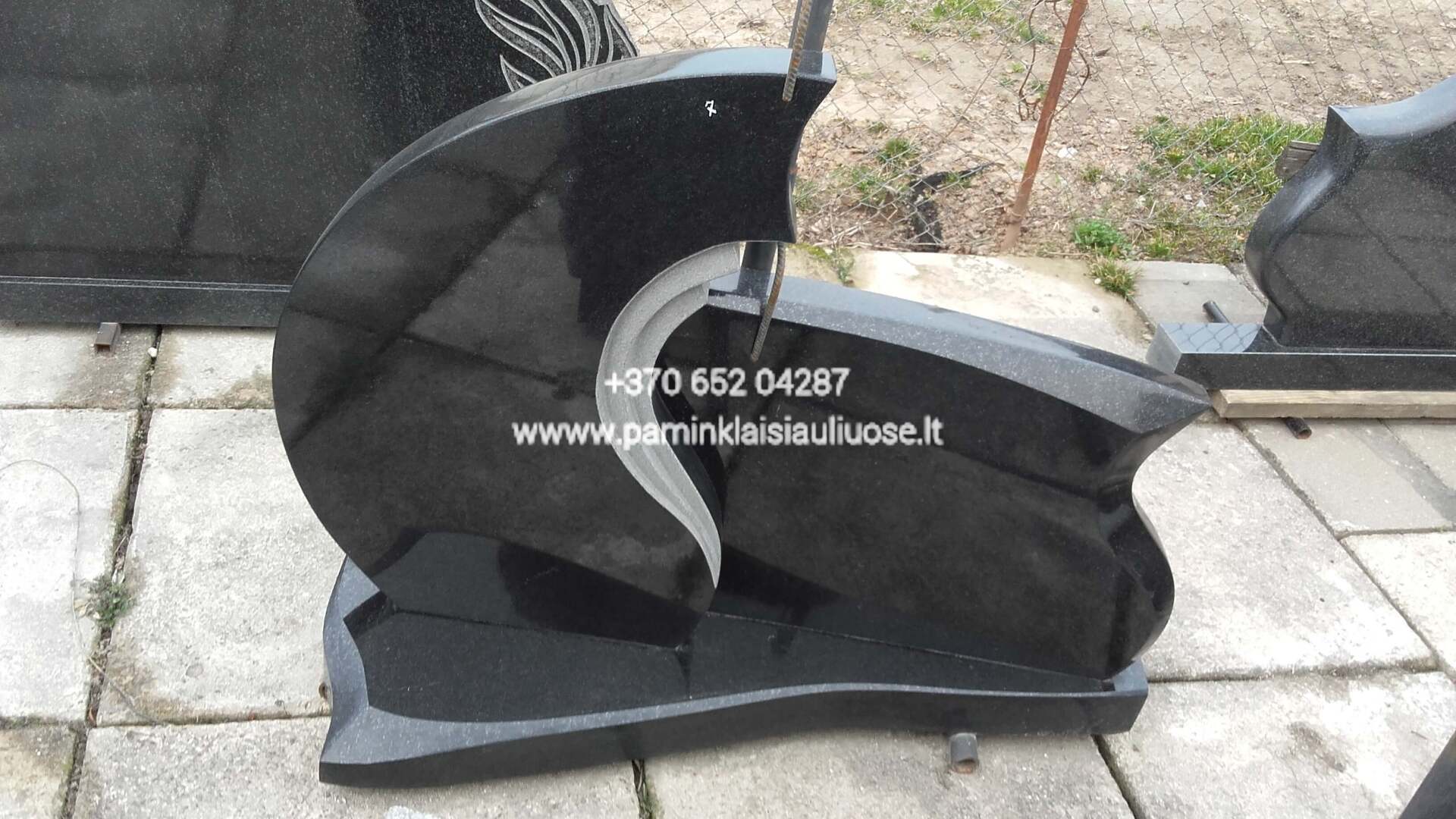 Akmenita, ĮI | 2 dalių paminklai