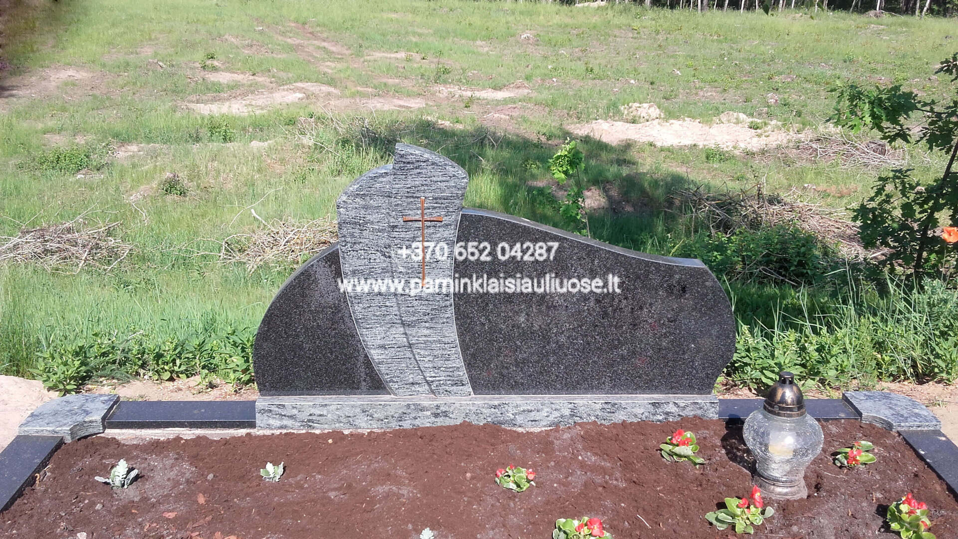 Akmenita, ĮI | 2 dalių paminklai