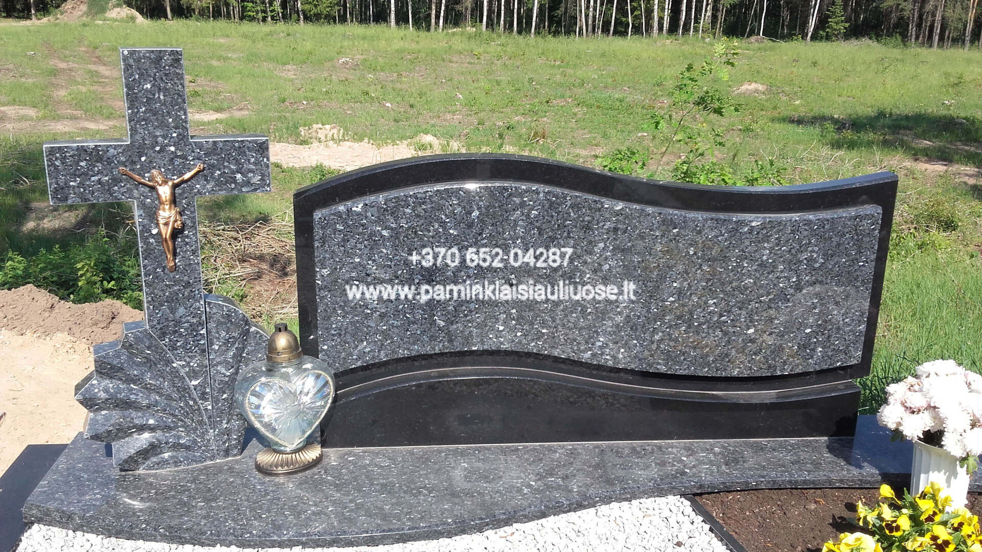 Akmenita, ĮI | 2 dalių paminklai