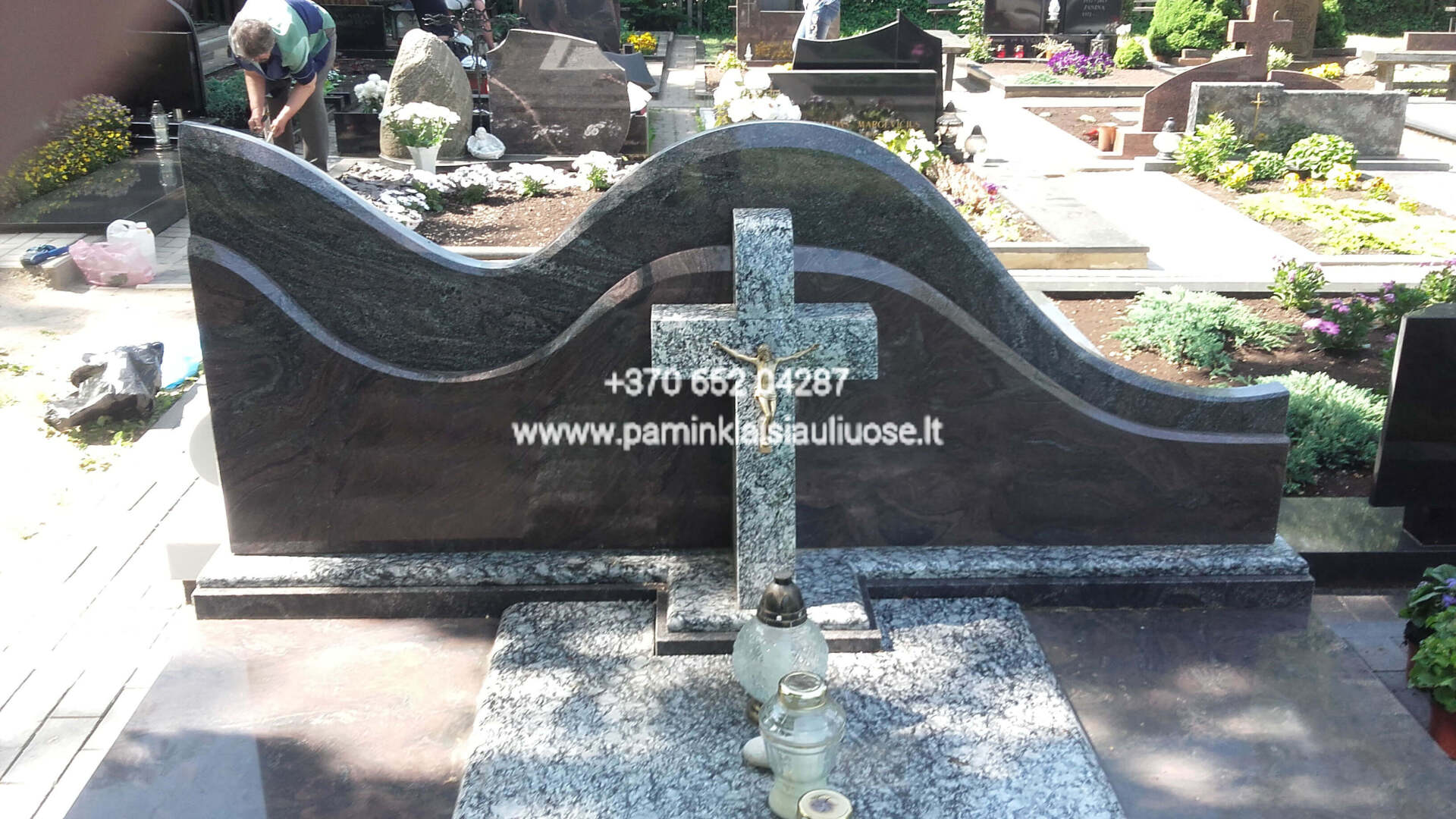 Akmenita, ĮI | 2 dalių paminklai