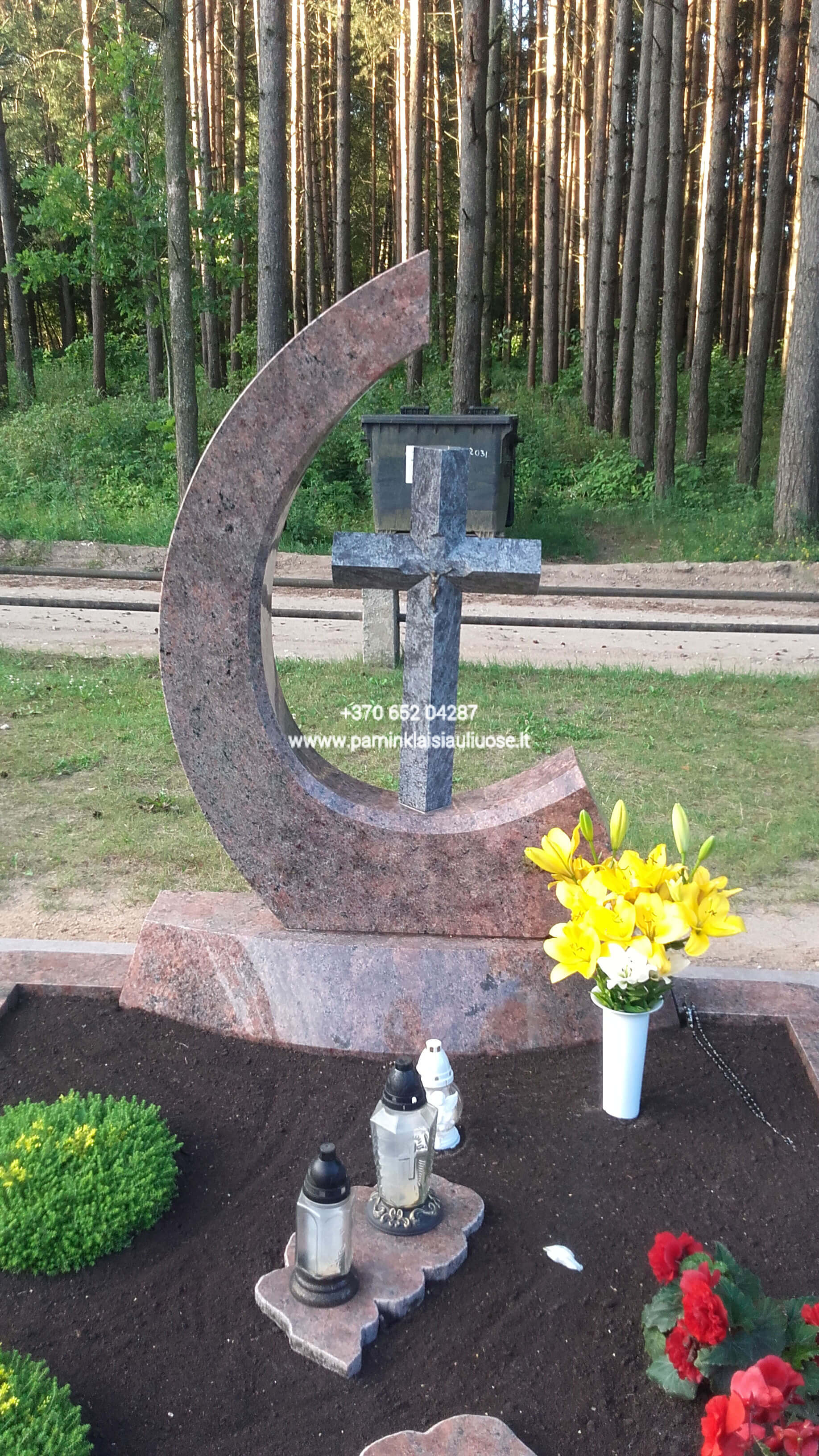 Akmenita, ĮI | 2 dalių paminklai