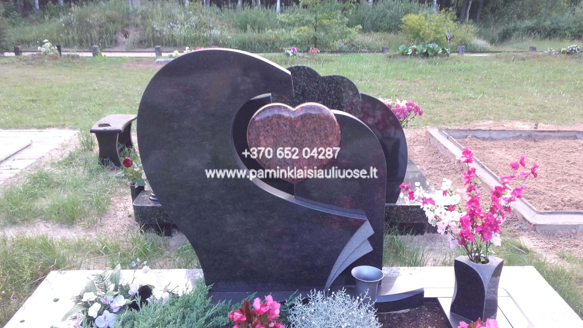 Akmenita, ĮI | 2 dalių paminklai