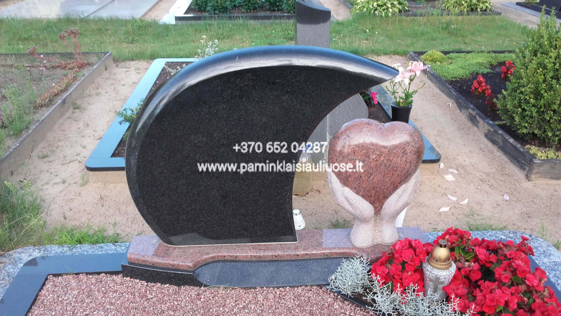 Akmenita, ĮI | 2 dalių paminklai